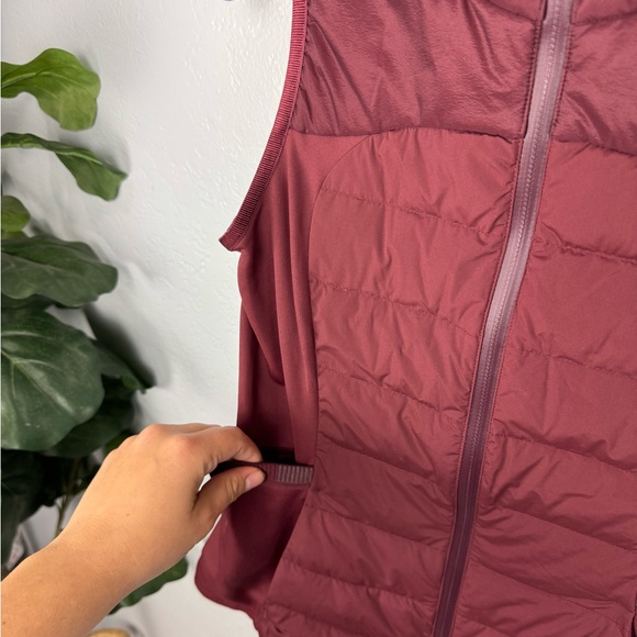 Lululemon Women's Down for It All 700-Down-Fill Vest in color Garnet size 6 - Picture 4 of 15